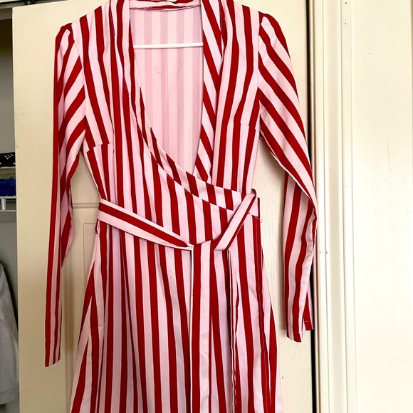 Dress white and red - Picture 1 of 1